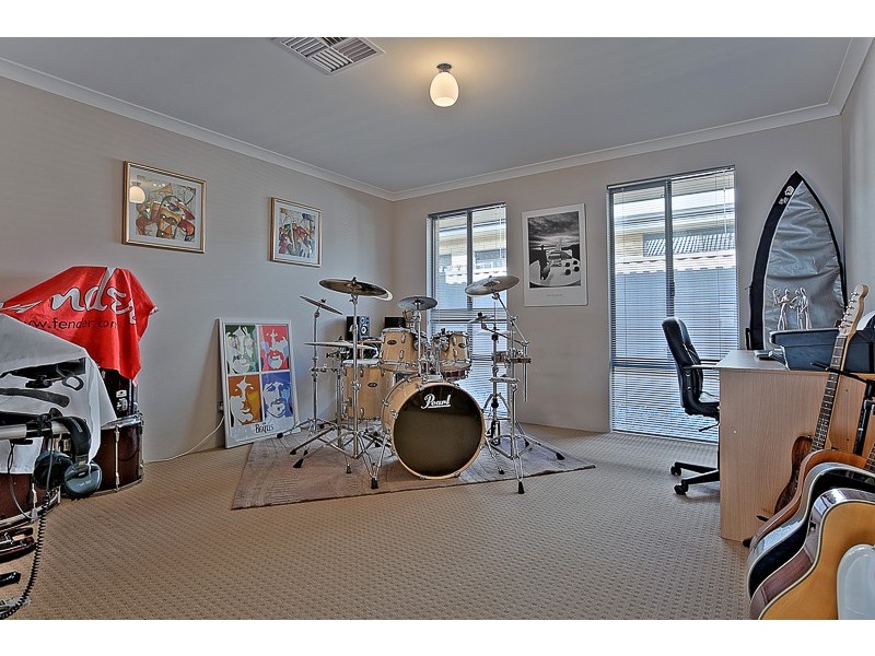 4 Mariposa Boulevard, Secret Harbour WA 6173