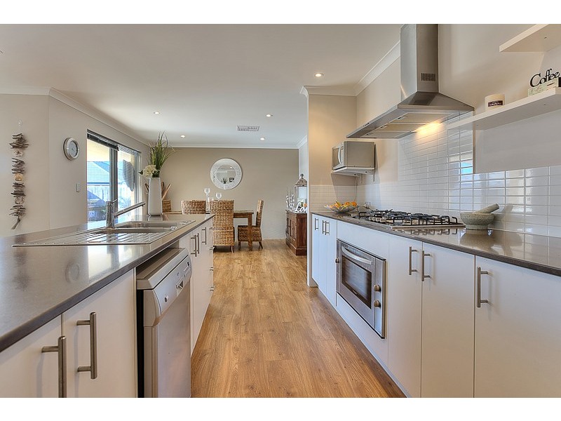 4 Mariposa Boulevard, Secret Harbour WA 6173