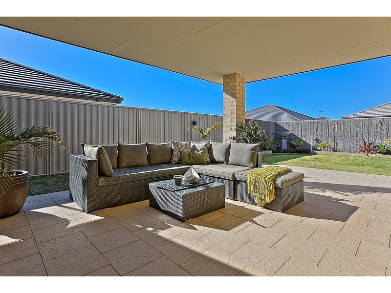 4 Mariposa Boulevard, Secret Harbour WA 6173