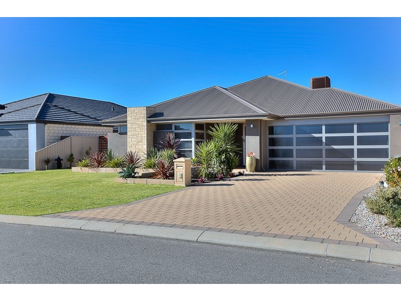 4 Mariposa Boulevard, Secret Harbour WA 6173