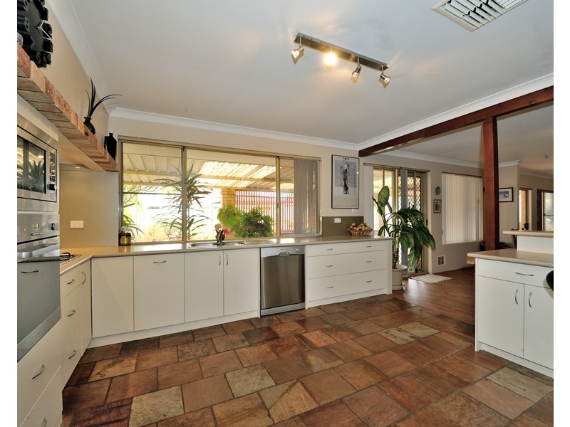 4 Cutlass Place, Safety Bay WA 6169