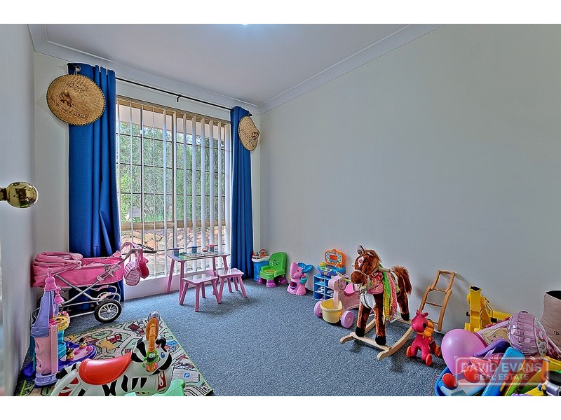 28 Judges Gardens, Leda WA 6170