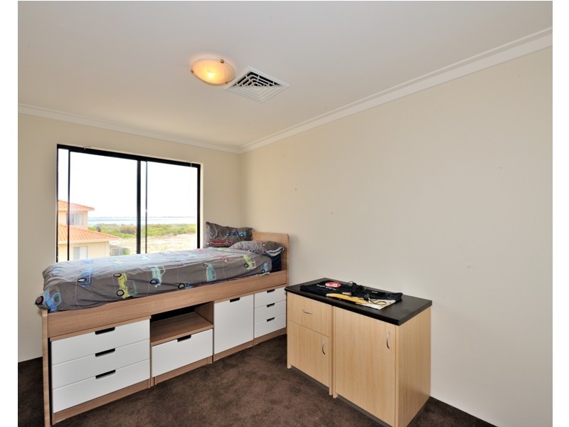 2 Jets Place, Port Kennedy WA 6172