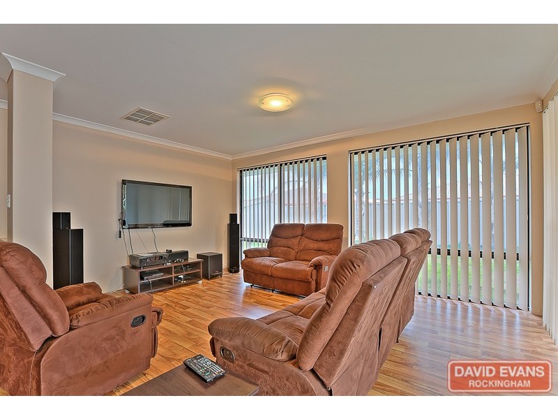 18 Silkhurst Crescent, Warnbro WA 6169