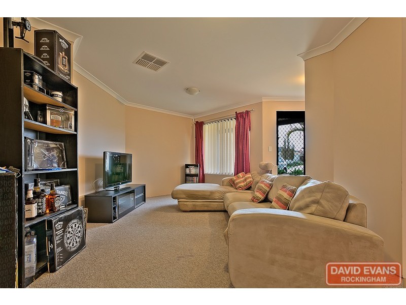 18 Silkhurst Crescent, Warnbro WA 6169