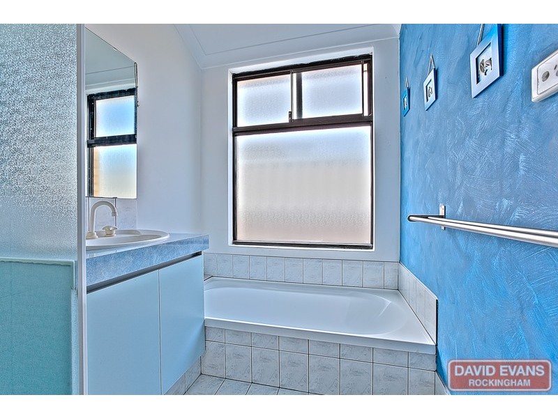 18 Silkhurst Crescent, Warnbro WA 6169