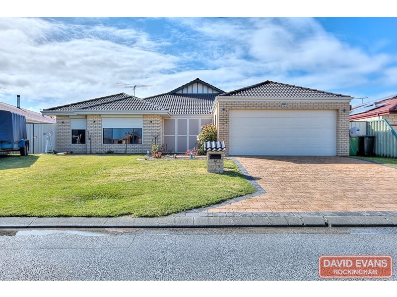 28 Bluefields Parkway, Port Kennedy WA 6172