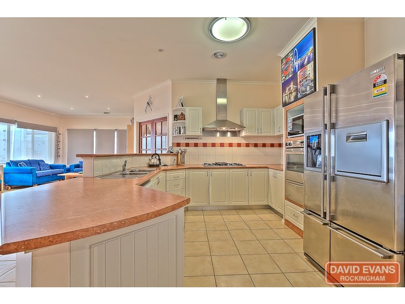 28 Bluefields Parkway, Port Kennedy WA 6172