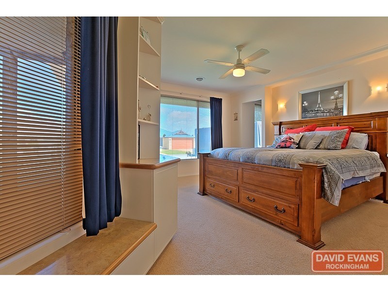 28 Bluefields Parkway, Port Kennedy WA 6172