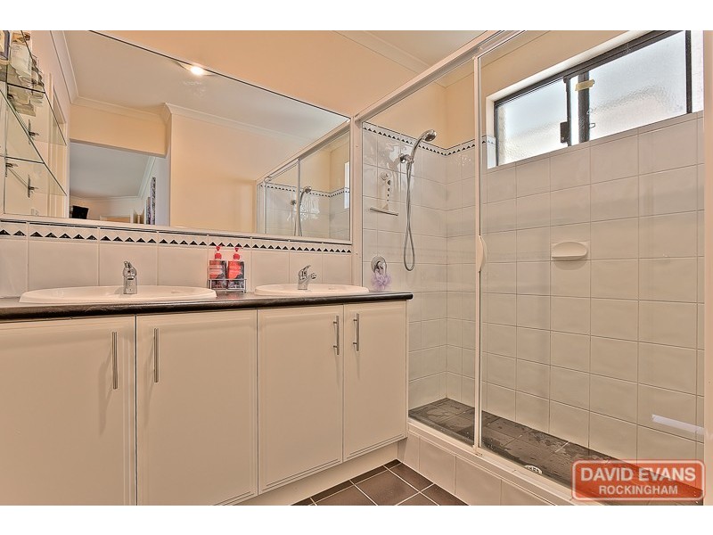 28 Bluefields Parkway, Port Kennedy WA 6172