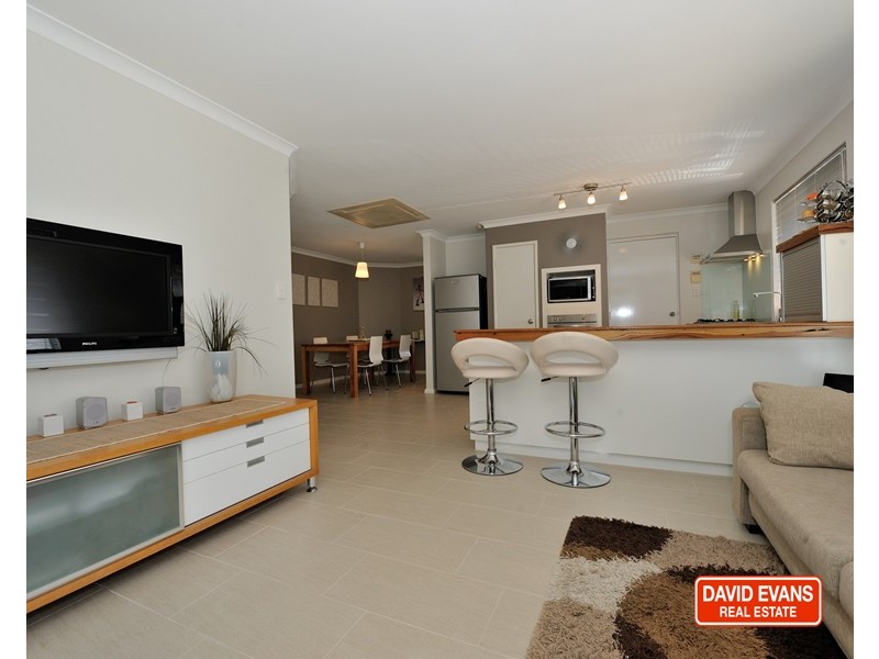 42 Royal Palm Drive, Warnbro WA 6169