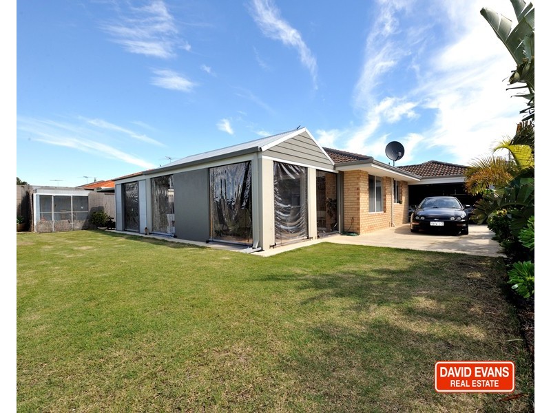 42 Royal Palm Drive, Warnbro WA 6169