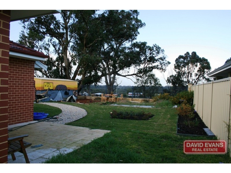 33 Arrowwood Loop, Secret Harbour WA 6173