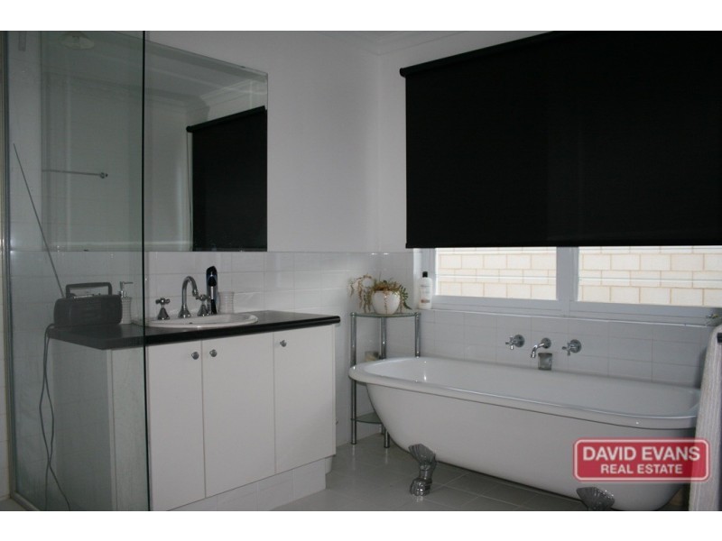 33 Arrowwood Loop, Secret Harbour WA 6173