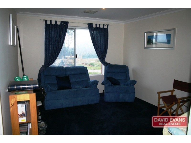 33 Arrowwood Loop, Secret Harbour WA 6173