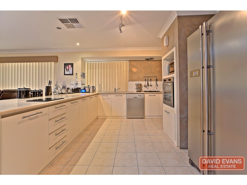 15 Lowell Street, Secret Harbour WA 6173