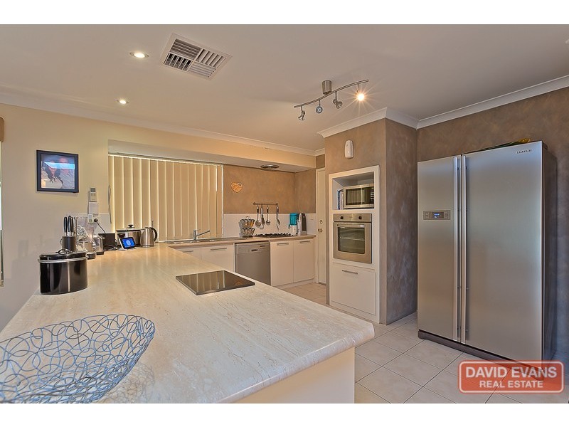 15 Lowell Street, Secret Harbour WA 6173