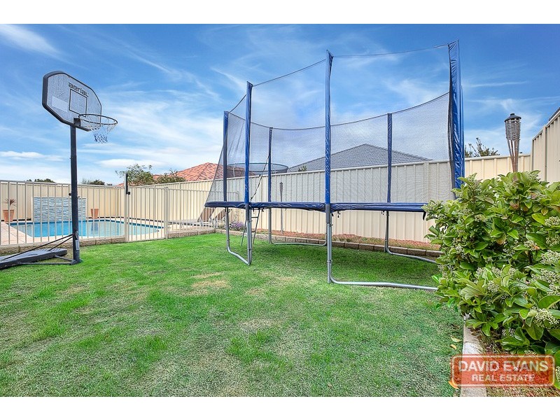 15 Lowell Street, Secret Harbour WA 6173