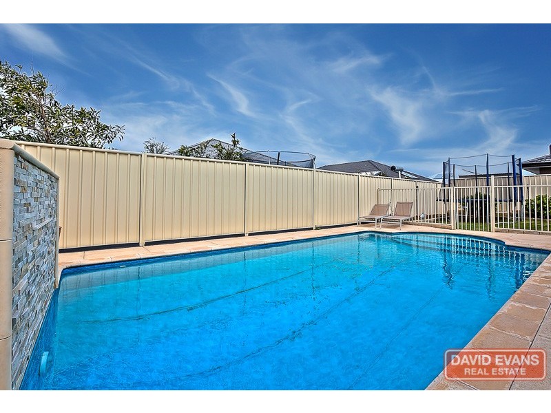 15 Lowell Street, Secret Harbour WA 6173