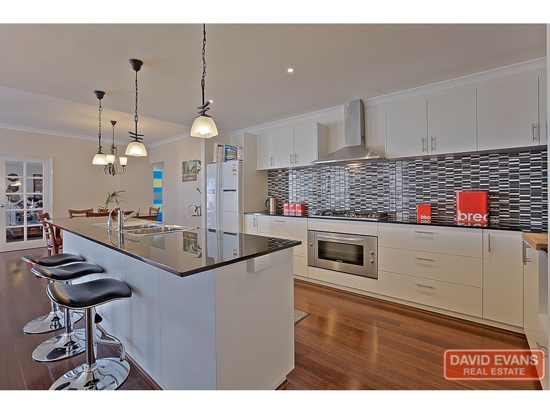 35 Arrowwood Loop, Secret Harbour WA 6173