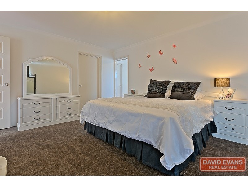 35 Arrowwood Loop, Secret Harbour WA 6173