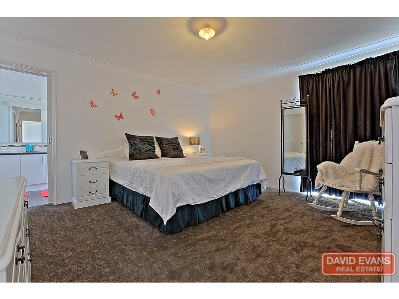 35 Arrowwood Loop, Secret Harbour WA 6173