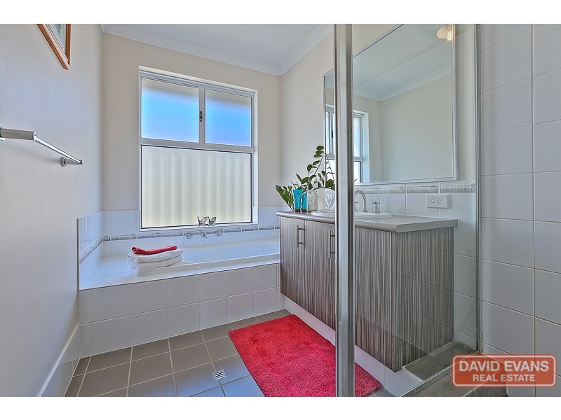 35 Arrowwood Loop, Secret Harbour WA 6173