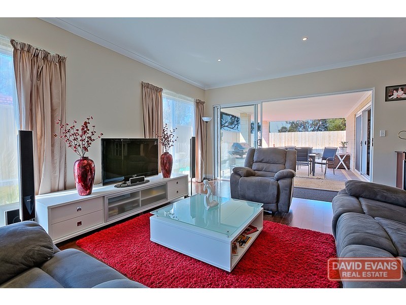 35 Arrowwood Loop, Secret Harbour WA 6173