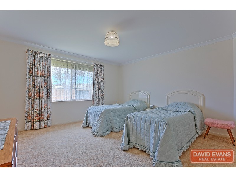 12 Dunkirk Court, Port Kennedy WA 6172
