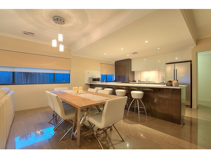 1a Crest Place, Safety Bay WA 6169
