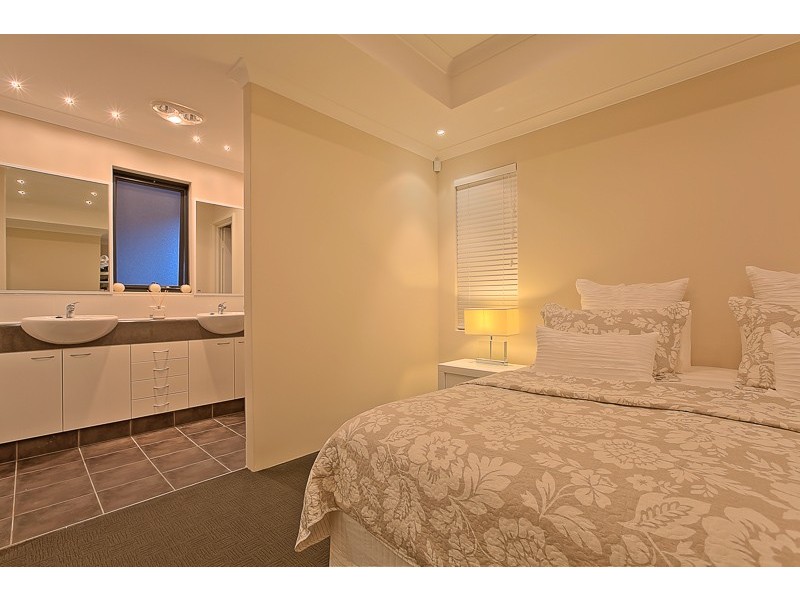 1a Crest Place, Safety Bay WA 6169