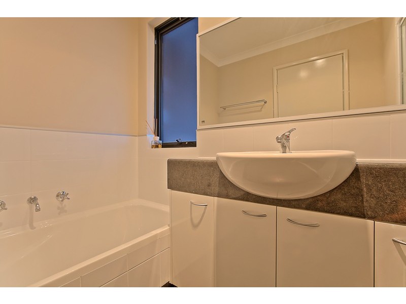 1a Crest Place, Safety Bay WA 6169