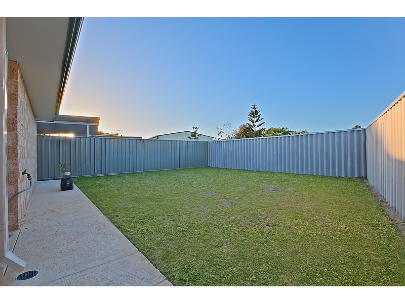 1a Crest Place, Safety Bay WA 6169