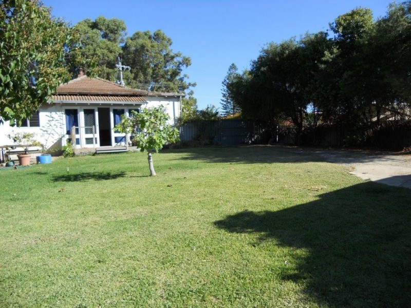 18 Rae Road, Safety Bay WA 6169