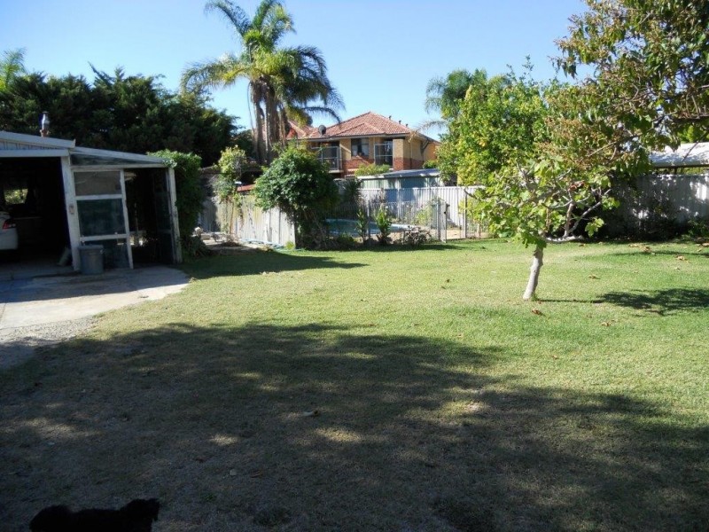 18 Rae Road, Safety Bay WA 6169