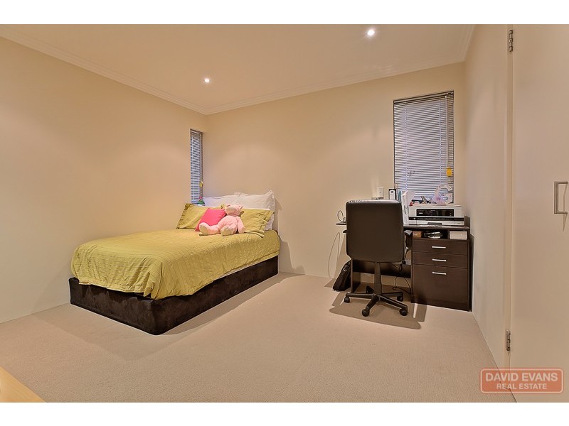 16/20 Lake Street, Rockingham WA 6168