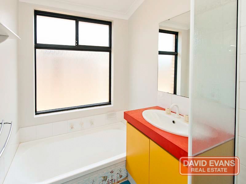 6 Silkhurst Cr, Warnbro WA 6169