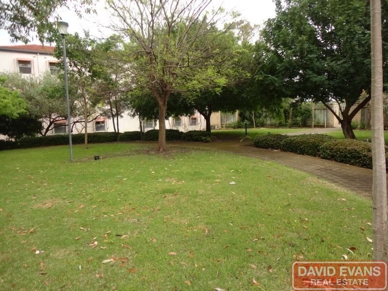 24/2 Pengilly Road, Orelia WA 6167