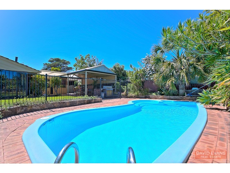 11 Mead Street, Warnbro WA 6169