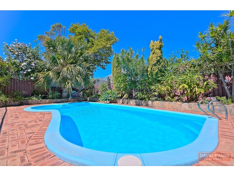 11 Mead Street, Warnbro WA 6169