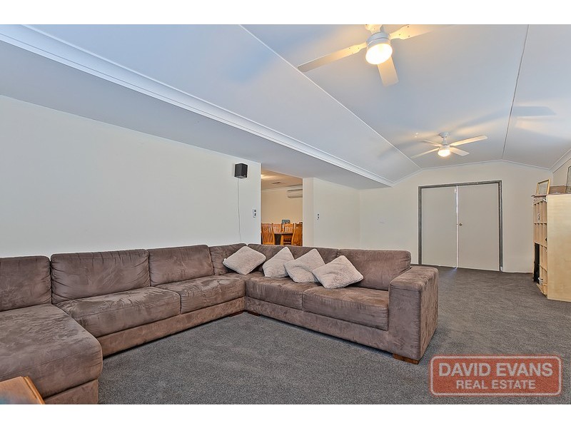 165 Country Drive, Oakford WA 6121