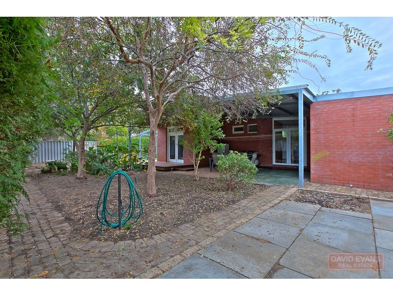1 Delphinius Place, Rockingham WA 6168