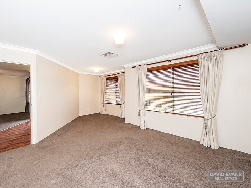 11 Trevino Drive, Port Kennedy WA 6172