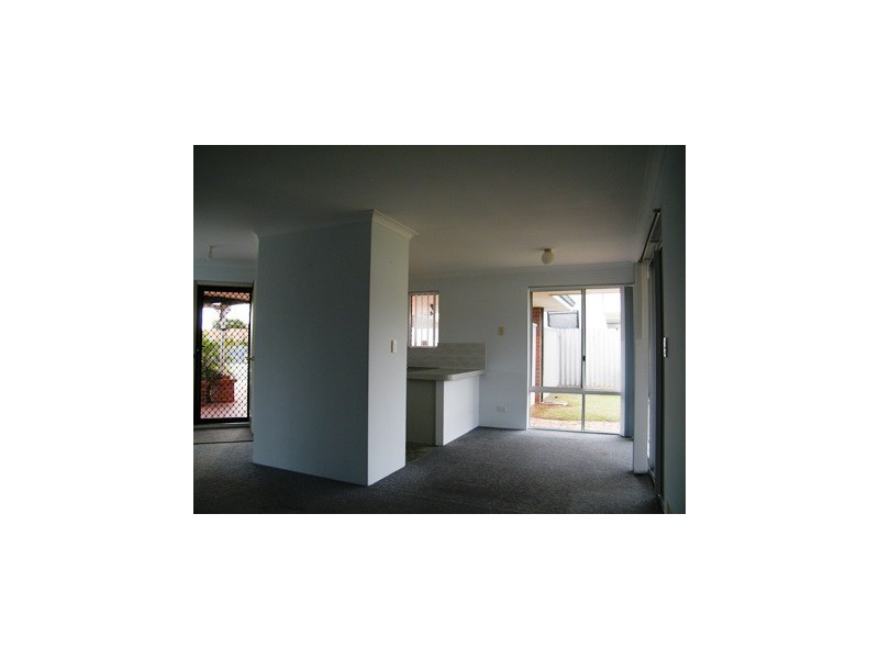 33 Raeside Crescent, Cooloongup WA 6168