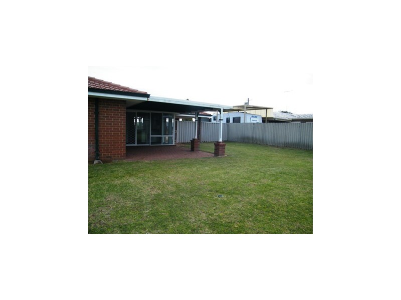 33 Raeside Crescent, Cooloongup WA 6168