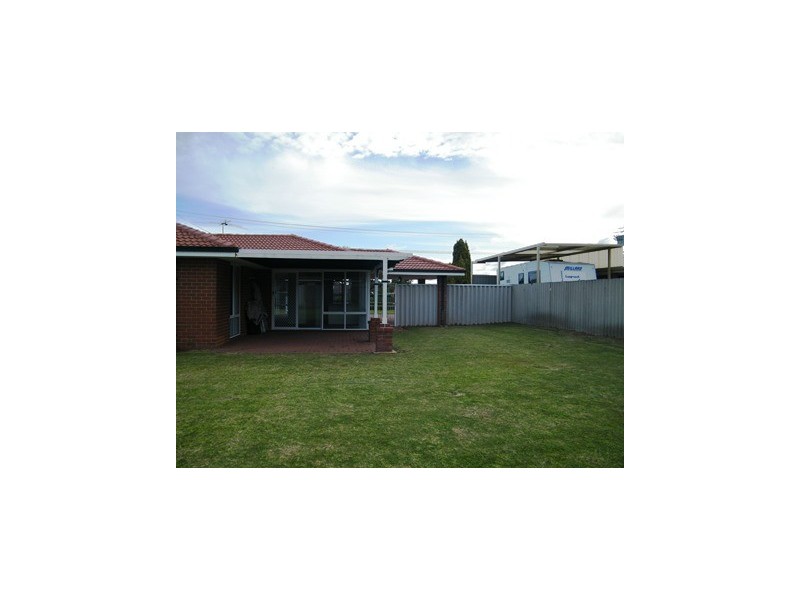 33 Raeside Crescent, Cooloongup WA 6168