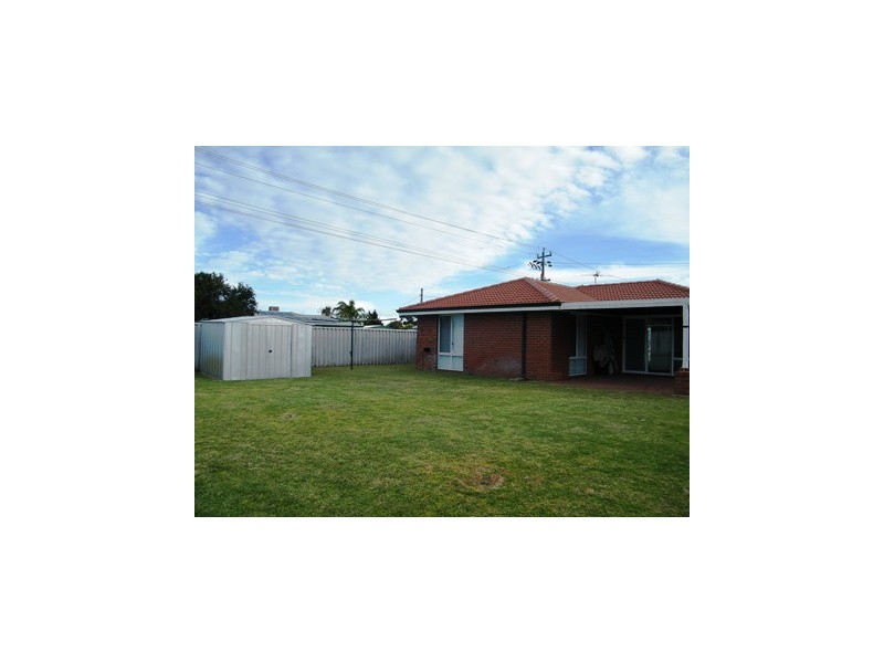 33 Raeside Crescent, Cooloongup WA 6168