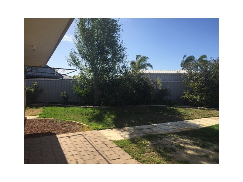 6 Kentia Close, Warnbro WA 6169