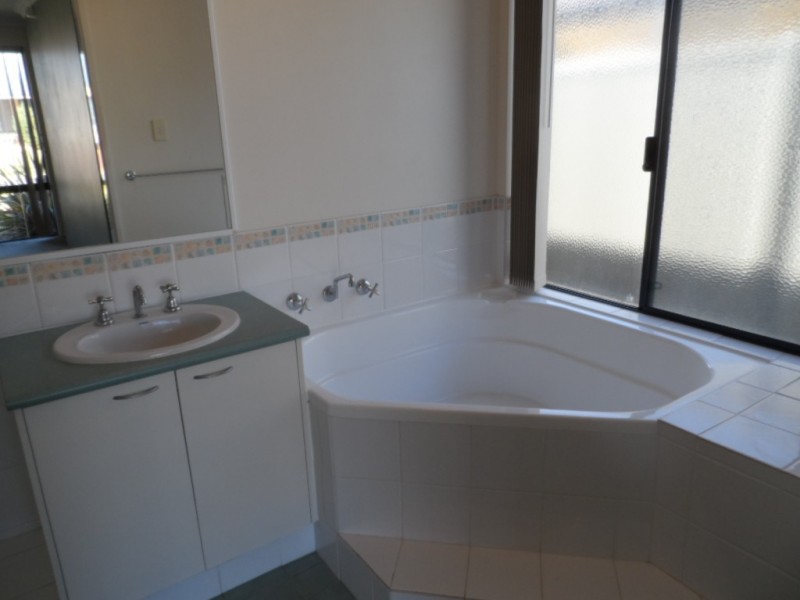 5 Oxenholme Way, Waikiki WA 6169