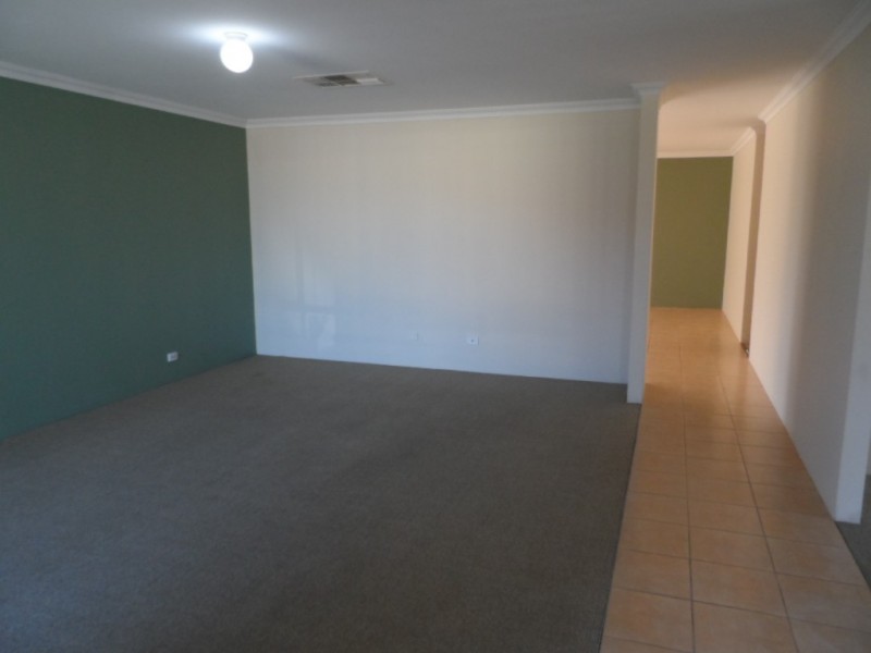 5 Oxenholme Way, Waikiki WA 6169